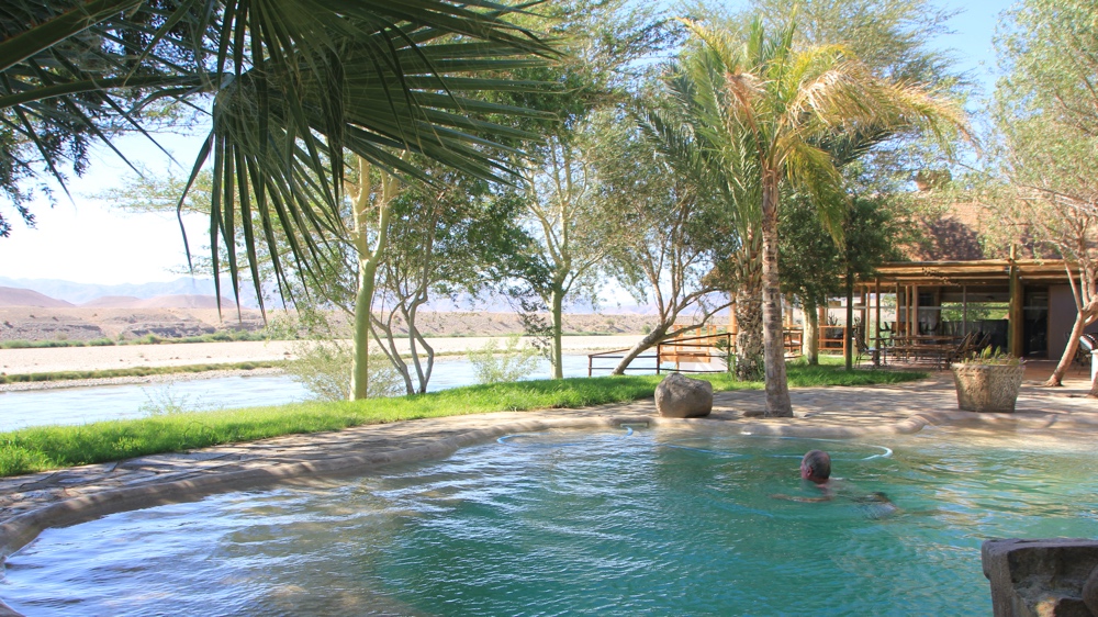 A lovely clear swimming pool overlooking the Orange RIver.